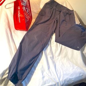 NWOT size6 Lululemons joggers w/elastic bottoms!